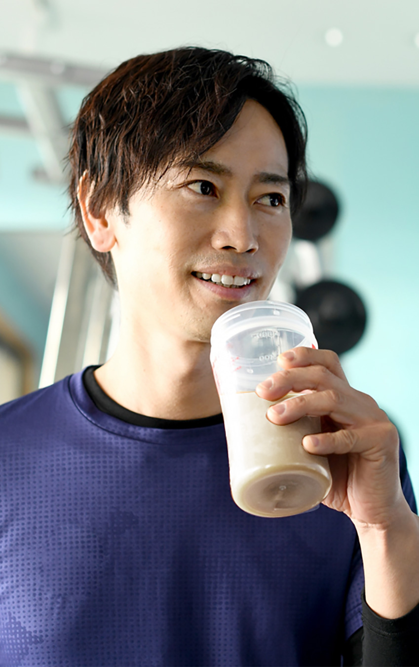 16時間ダイエットAYOを飲む男性