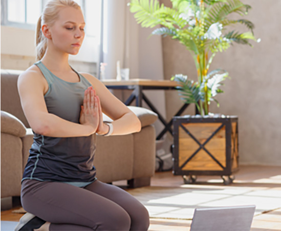 16時間ダイエットと相性のいいヨガの「正座」のポーズ